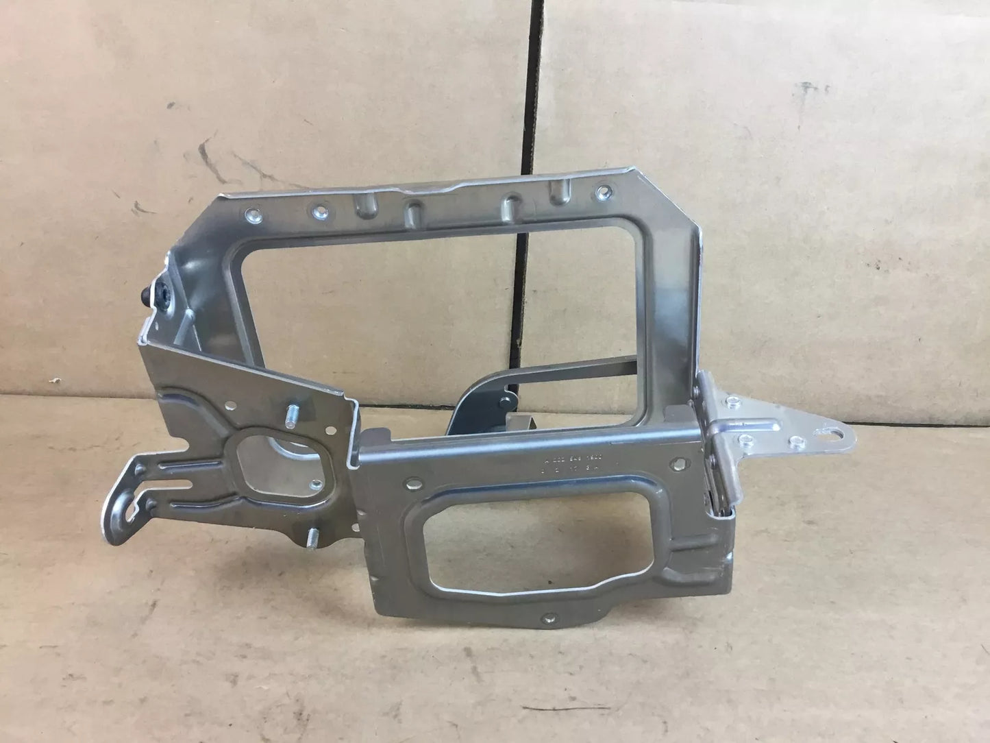 Used Mercedes  W222 2017 Rear View Camera Trunk Module Mount Bracket 14 - 17 image 0